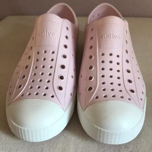 Native J3 light pink shoes